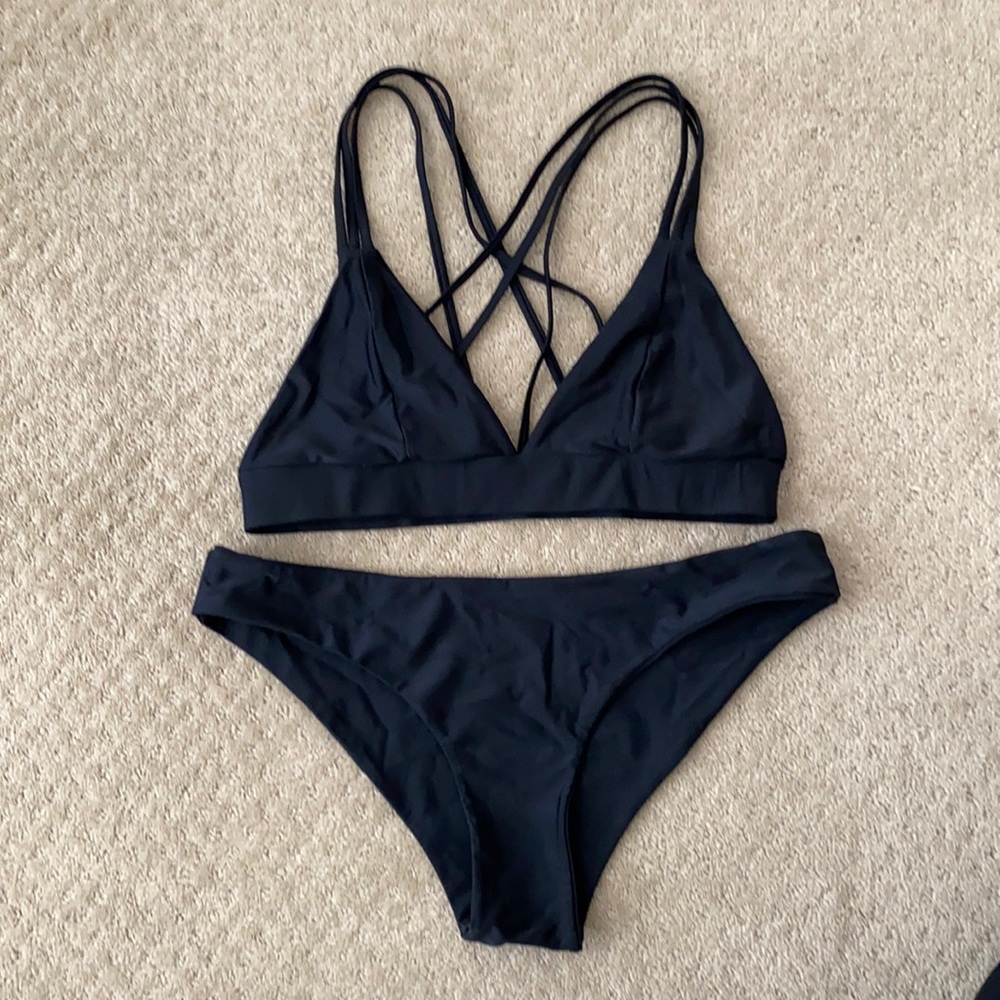 Kulani Kinis black bikini